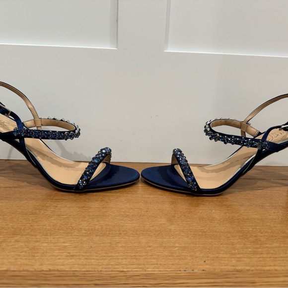 Jewel Badgley Mischka Stiletto in navy satin; size 9 - Picture 10 of 15